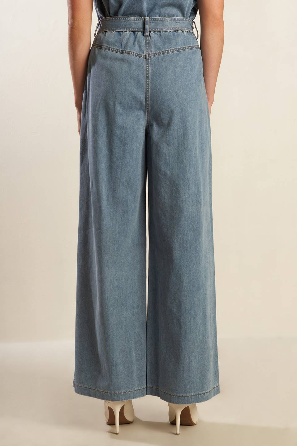 WONDERING WHY LIGHT DENIM PANTS Flying Tomato